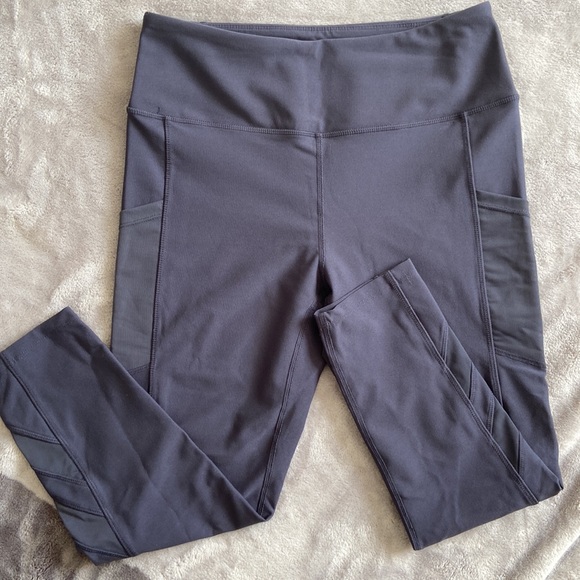 Mondetta high waisted yoga pant capri women’s size medium with mesh side pockets - Picture 2 of 5